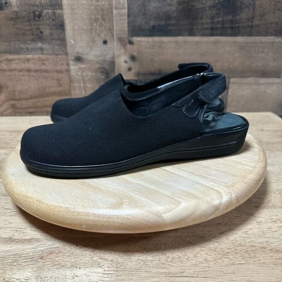 SoftWalk Black Mules - Picture 2 of 9